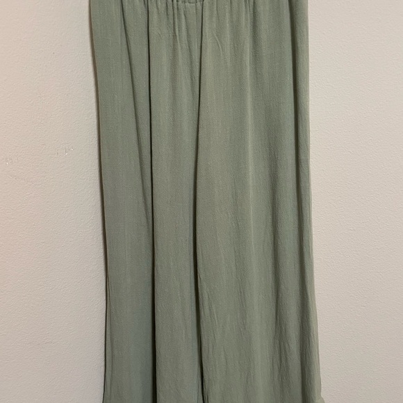 Petal and Pup sage green linen set - Picture 4 of 4